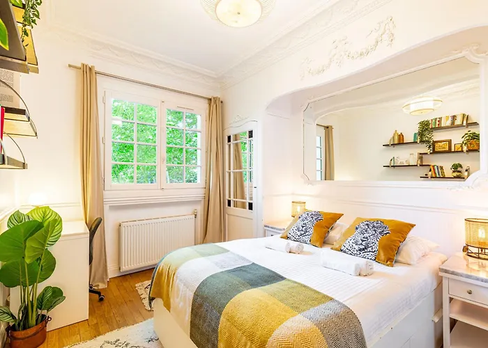 Grand & Classy Apartment With Private Garden, Villa Des Ammonites