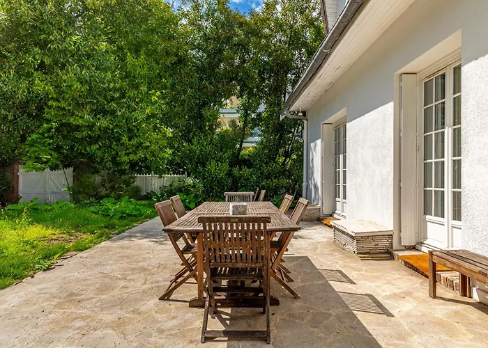Grand & Classy Apartment With Private Garden, Villa Des Ammonites