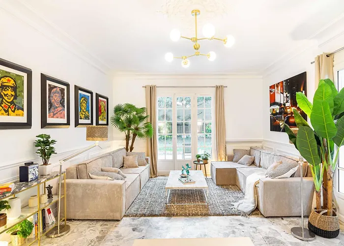 Grand & Classy Apartment With Private Garden, Villa Des Ammonites