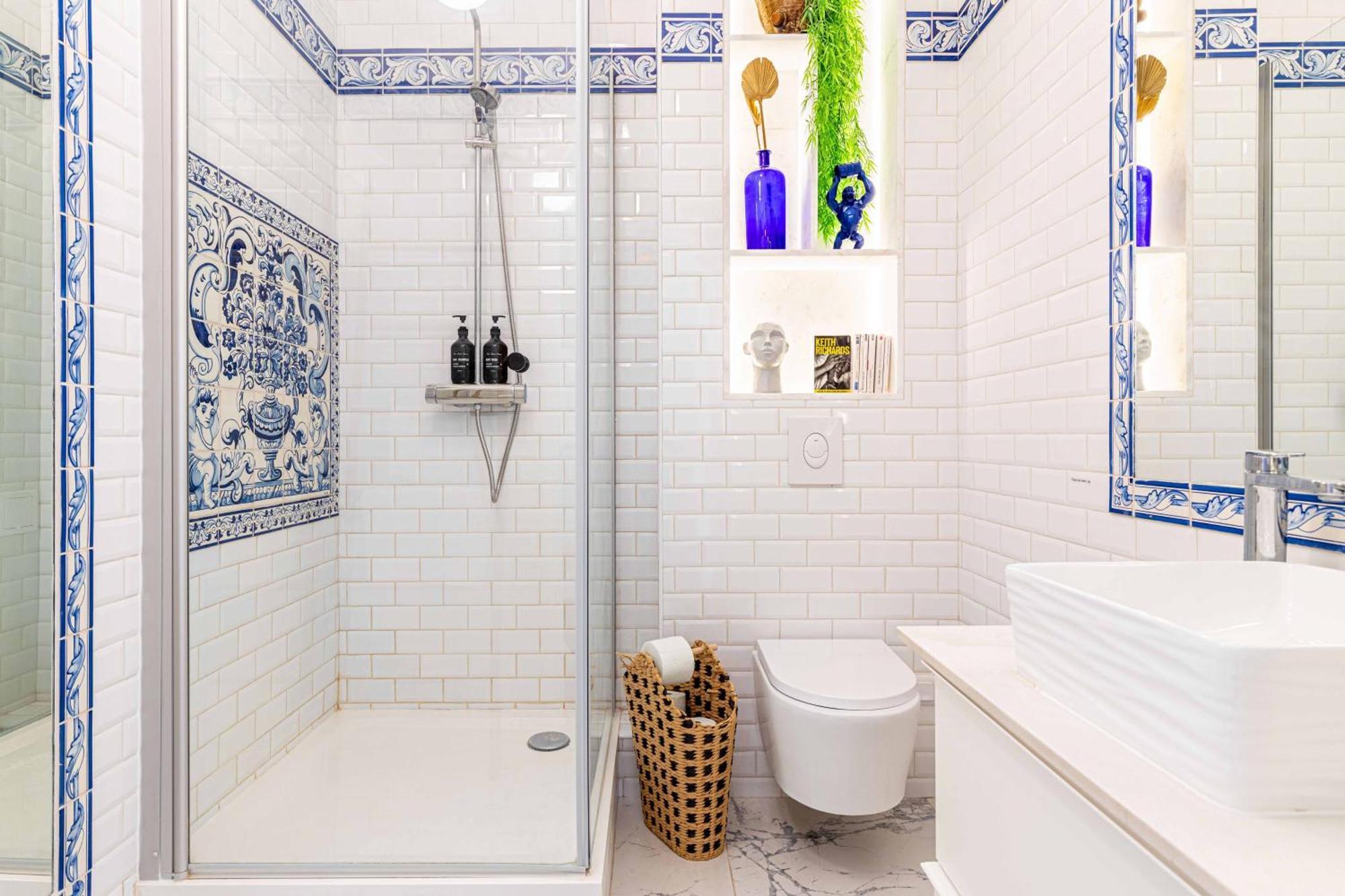 Grand & Classy With Private Garden, Des Ammonites Apartment *
