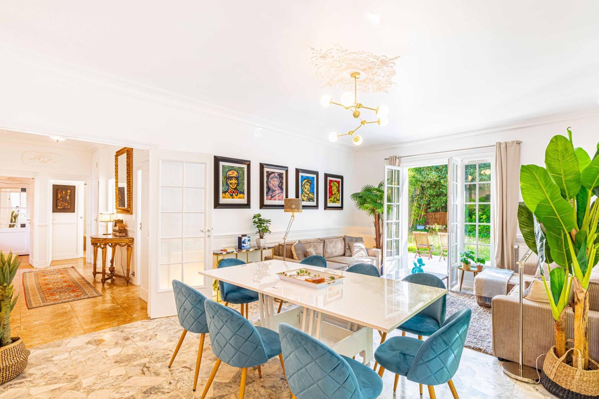 Grand & Classy With Private Garden, Des Ammonites Apartment