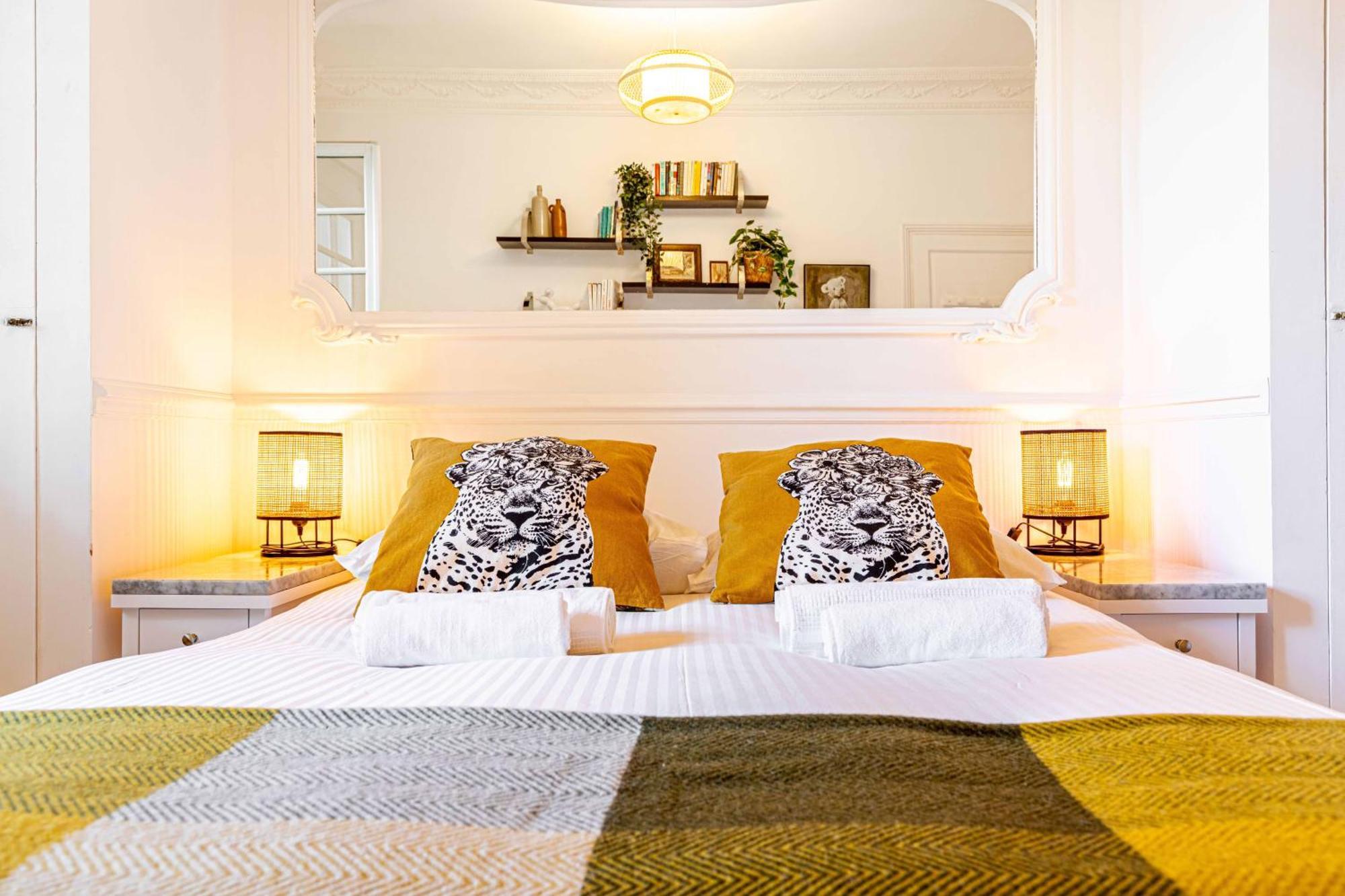 Grand & Classy With Private Garden, Des Ammonites Apartment *