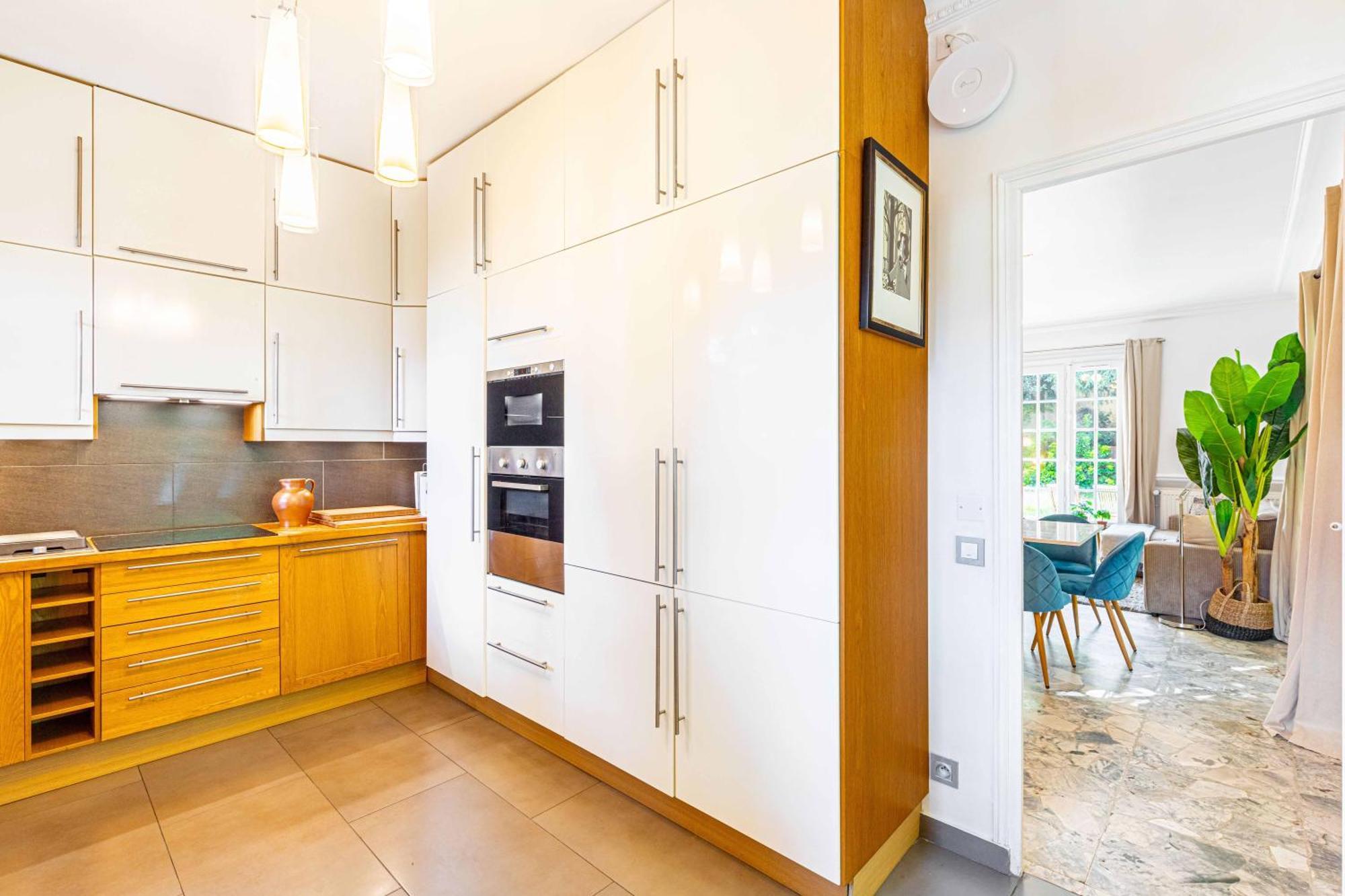 Grand & Classy With Private Garden, Des Ammonites Meudon